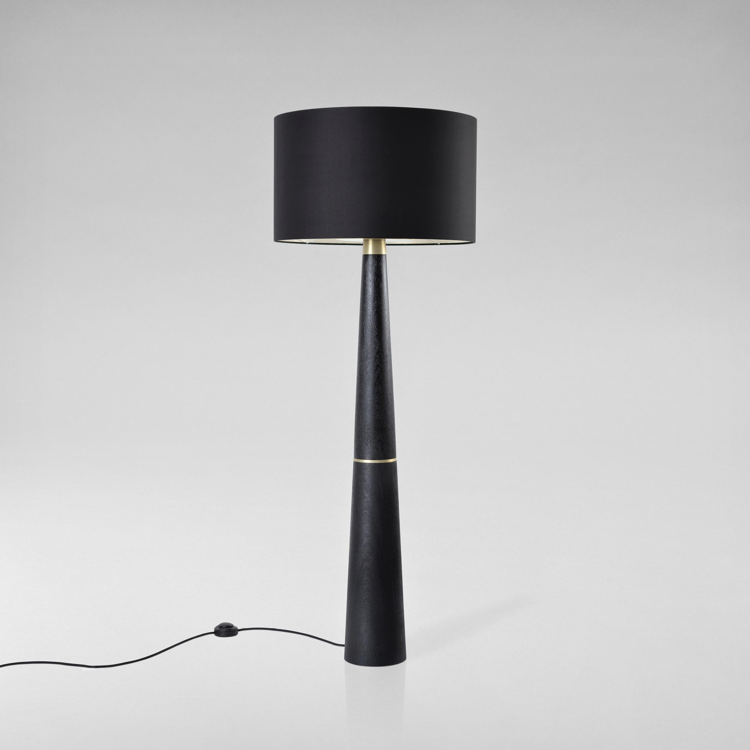 luminária de piso baju, de fernando prado para lumini