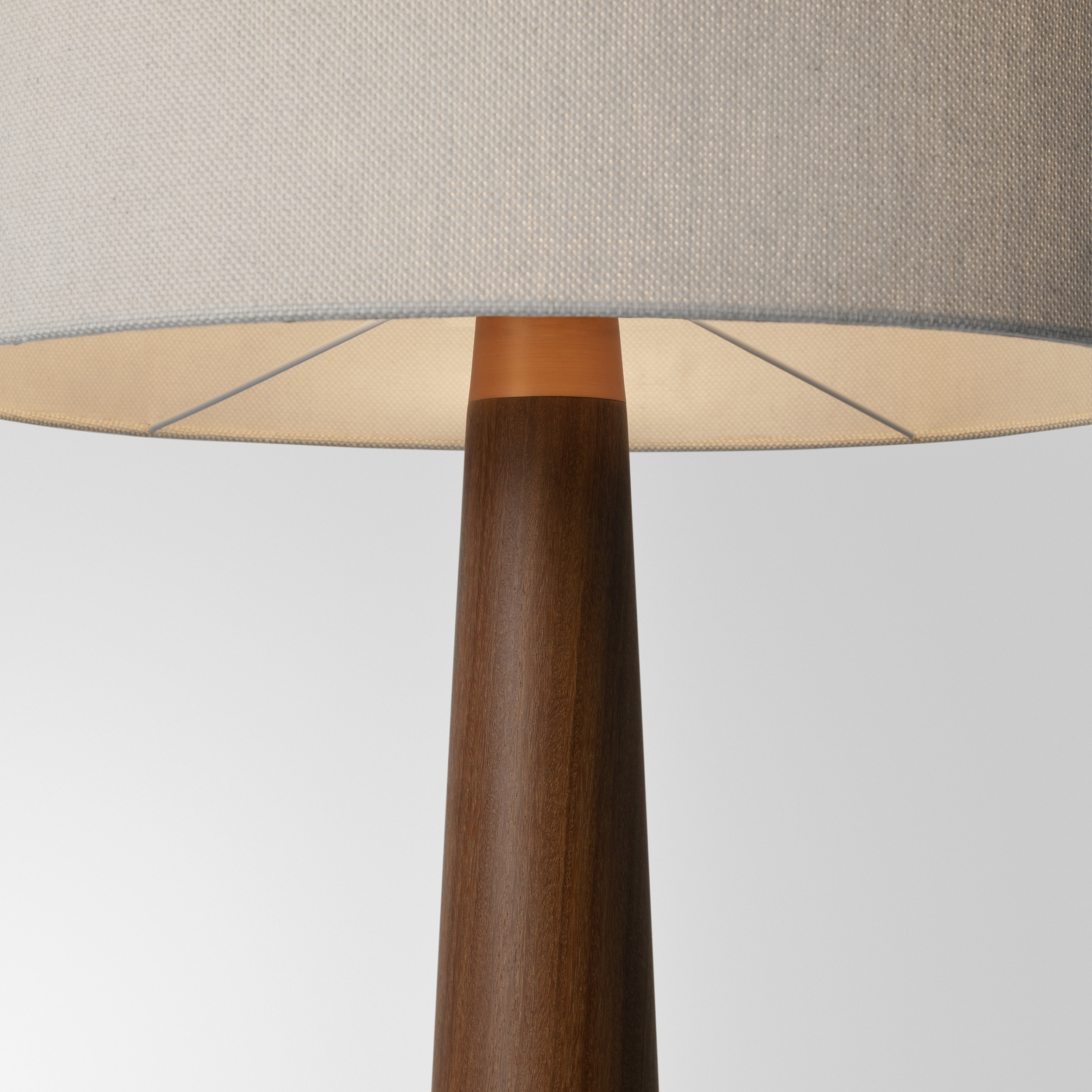 luminária de piso baju, de fernando prado para lumini