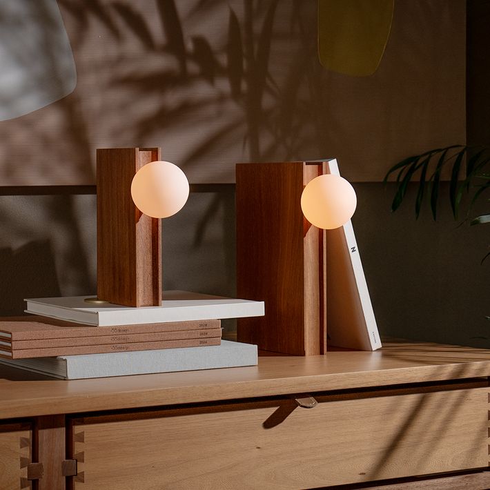 entrelinhas, por thiago bernardes e miguel pinto guimarães para lumini