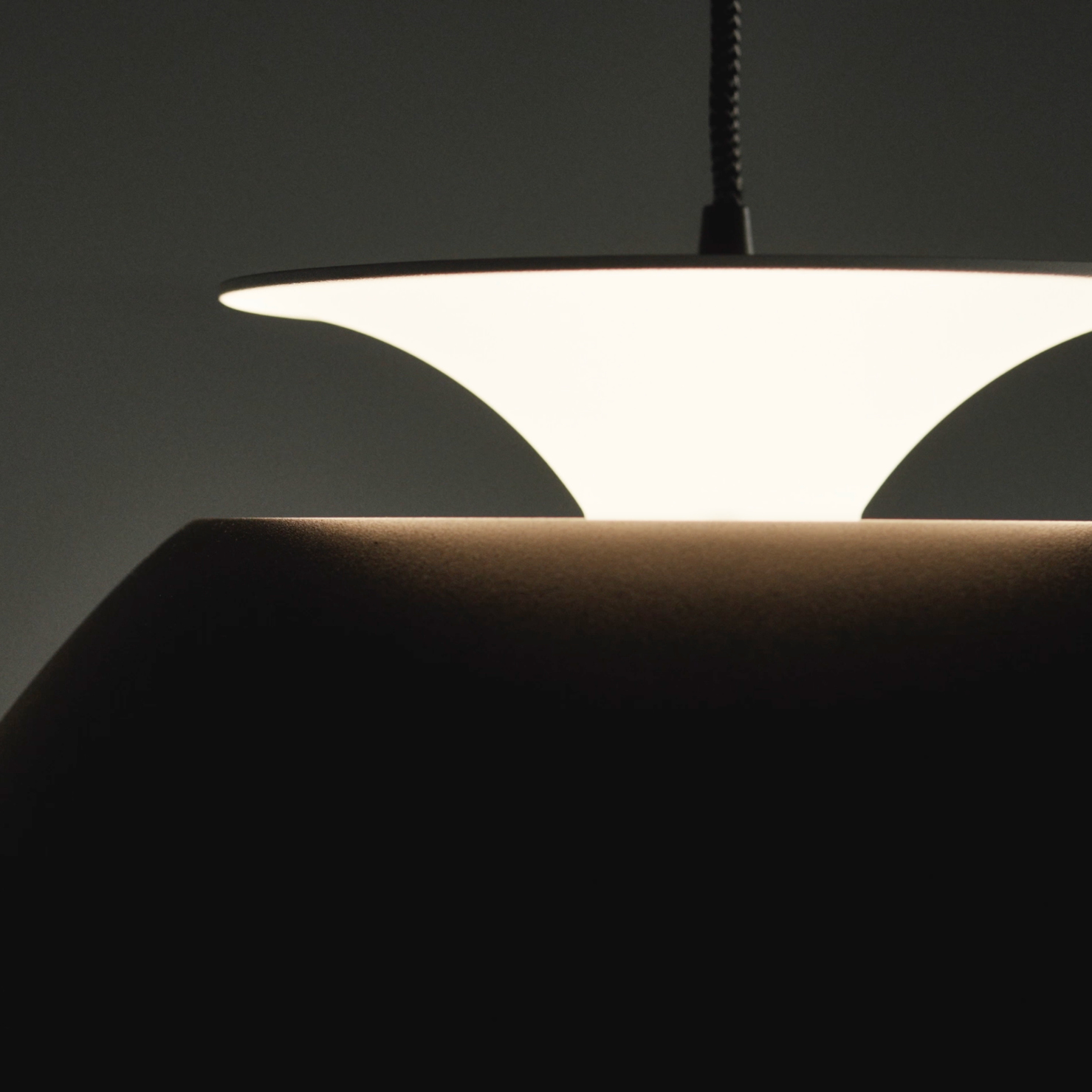 luminária bossa, por fernando prado para lumini, bossa 20 anos