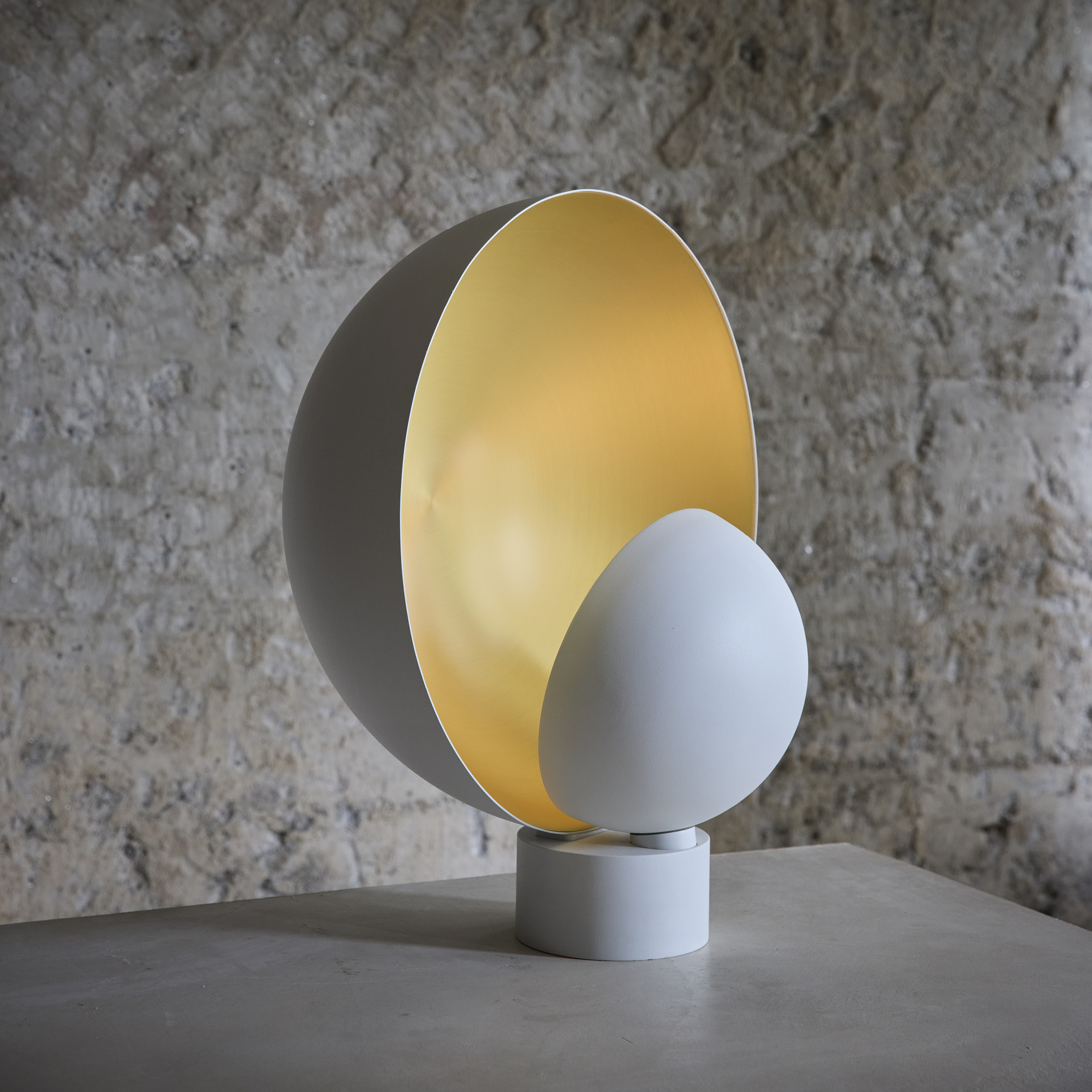 luminária de mesa e piso sol, de mnma studio para lumini