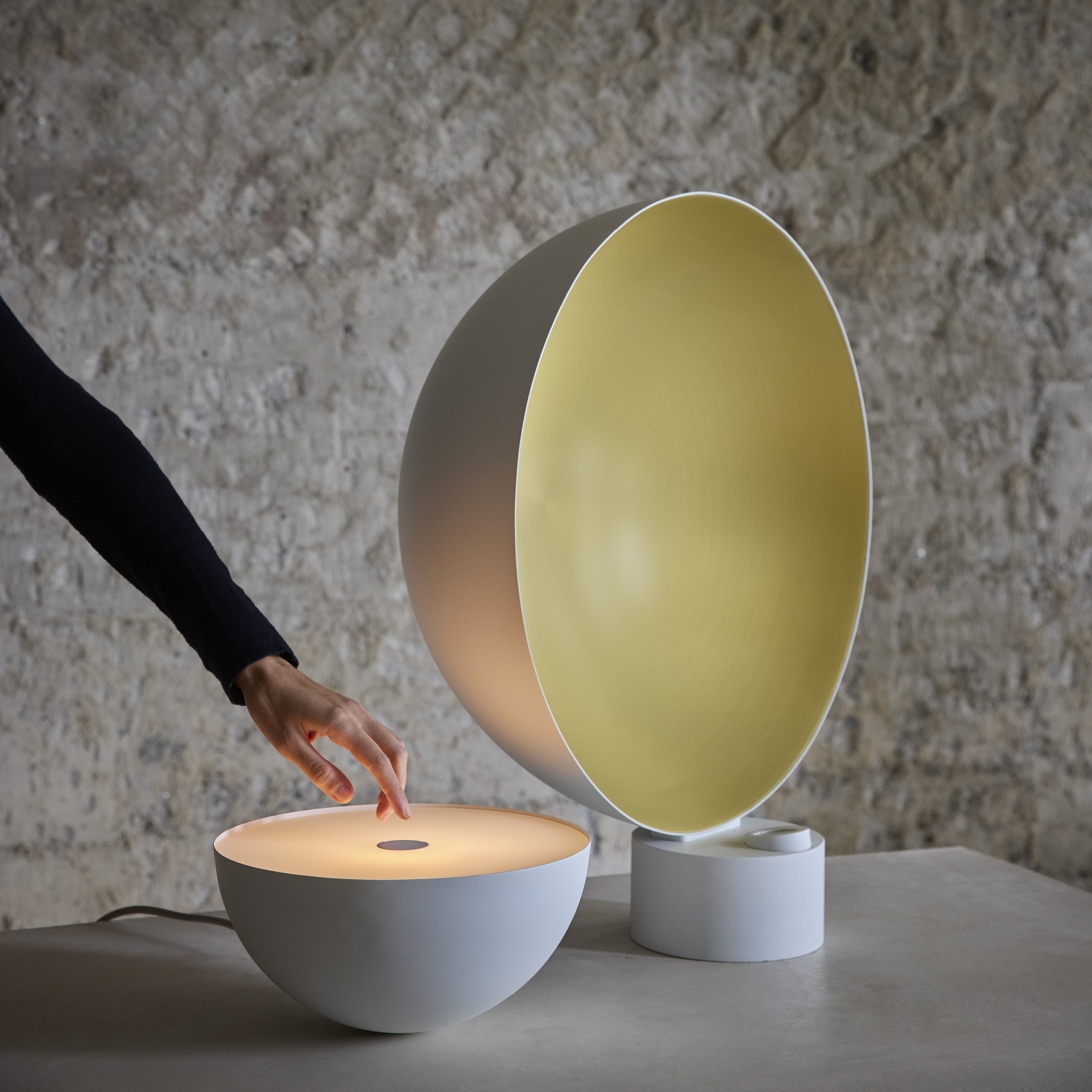 luminária de mesa e piso sol, de mnma studio para lumini