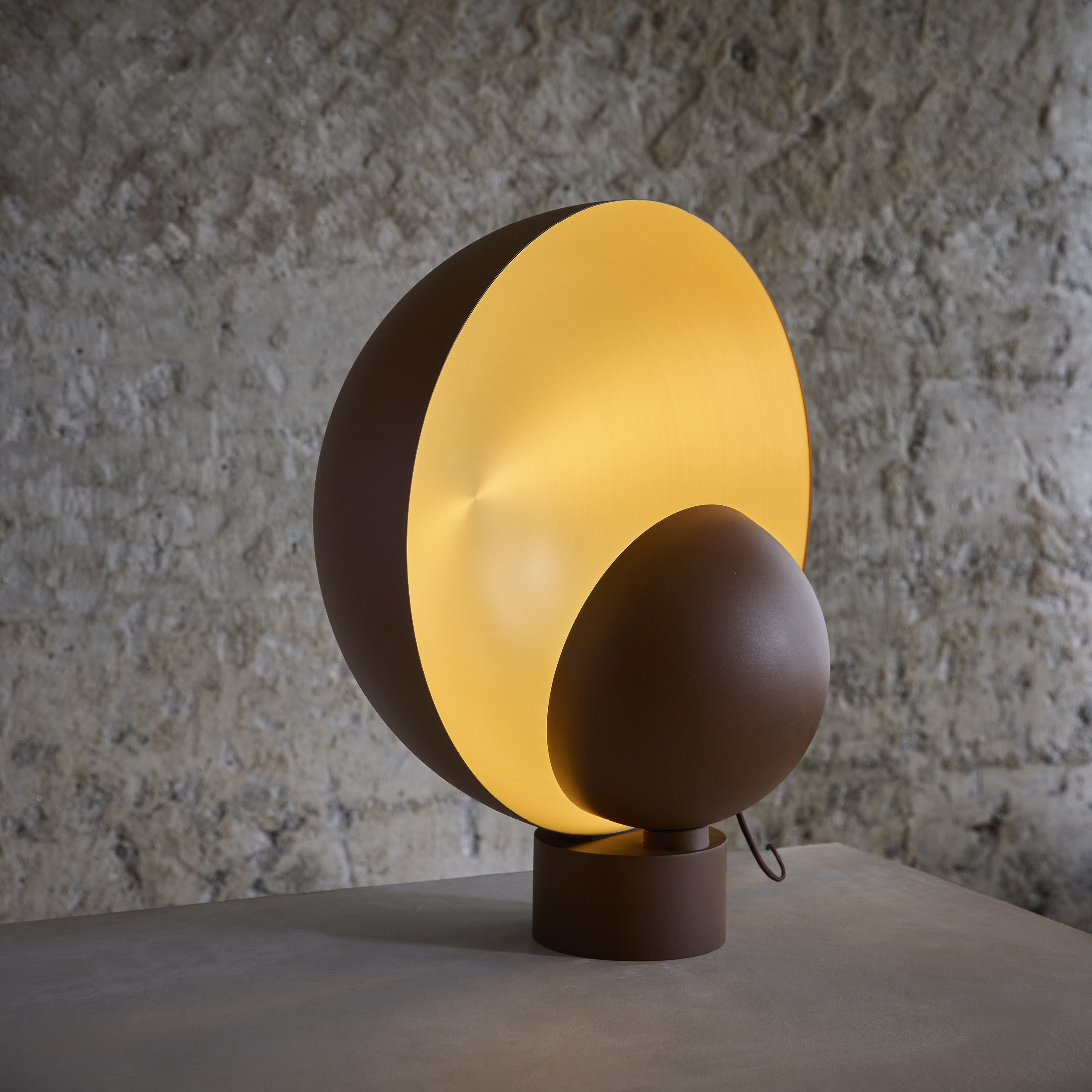 luminária de mesa e piso sol, de mnma studio para lumini