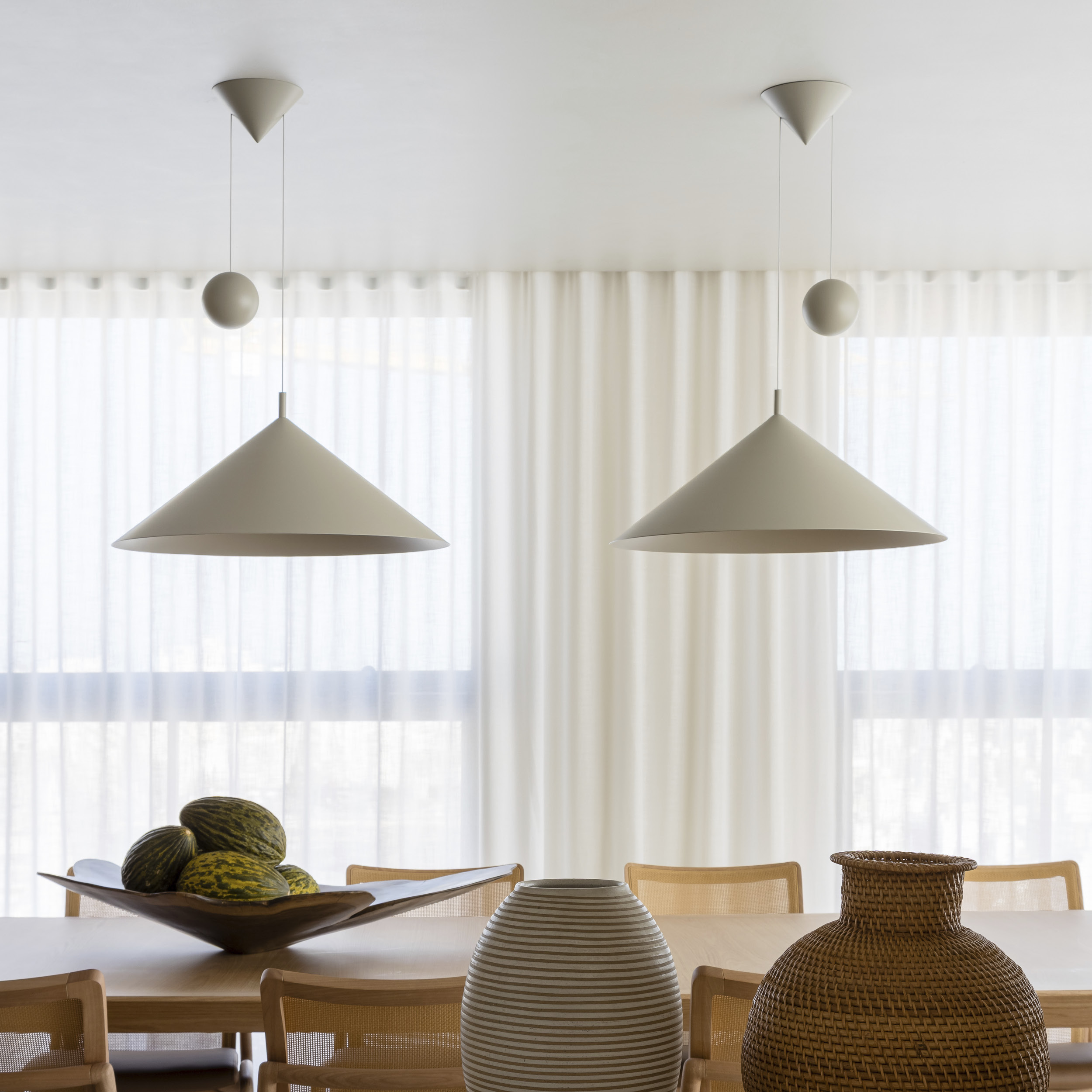 luminária pendente e-cone, por carolina maluhy para lumini