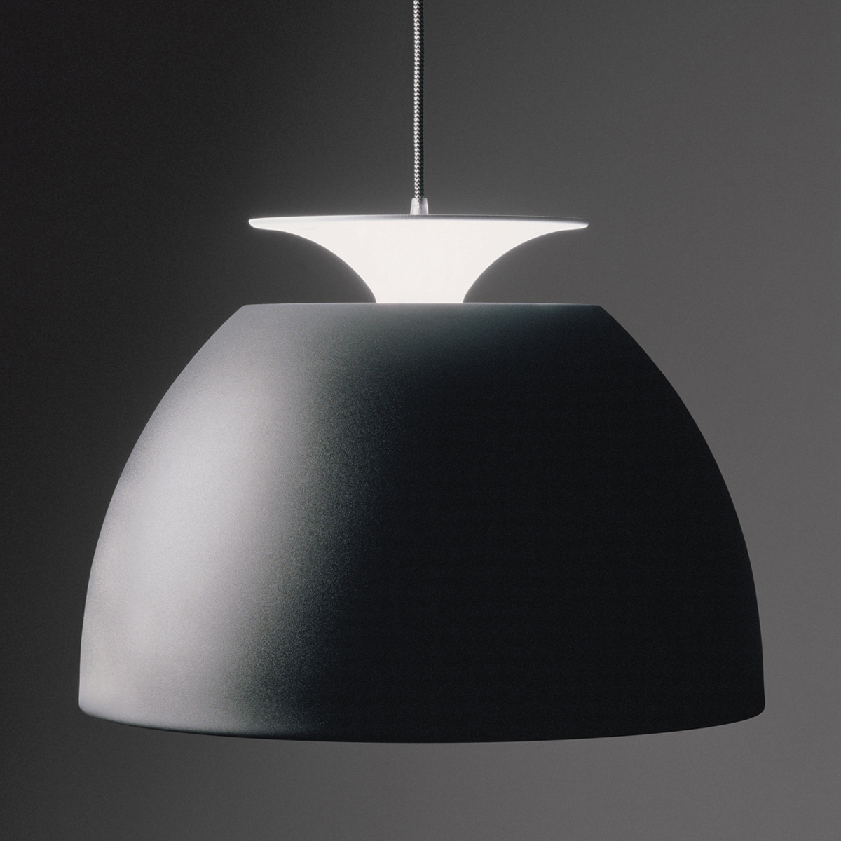 foto_luminaria-bossa-s-preto-01.png